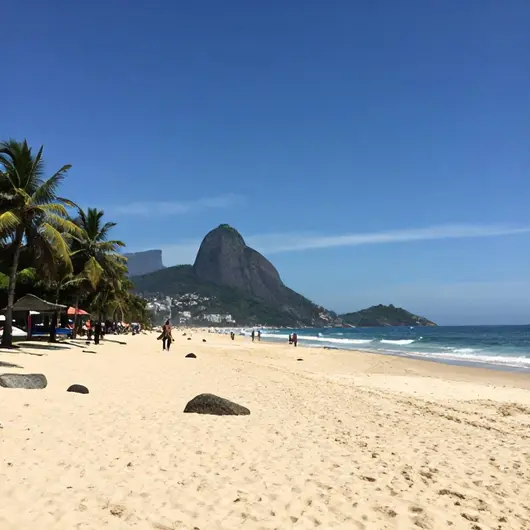 Descubra a Praia da Armação